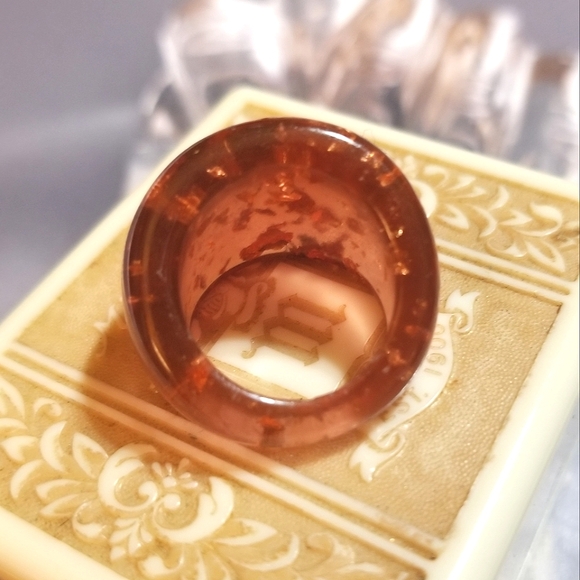 VTG LUCITE Gold Fleck MOD Ring - Picture 3 of 6